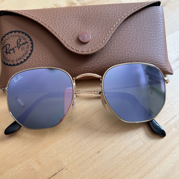 RAY-BAN Gold lenses with blue light flash mirror
RB3548N Hexagonal Flat Lenses - Picture 6 of 10